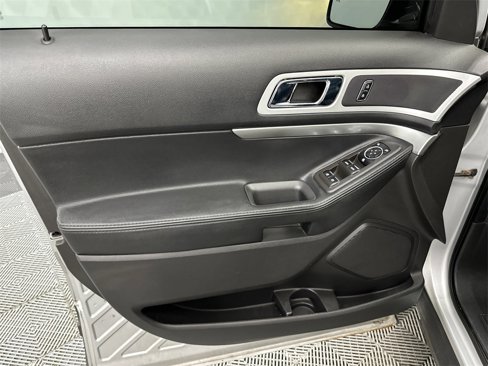Used 2014 Ford Explorer XLT w/ Equipment Group 202A image 11