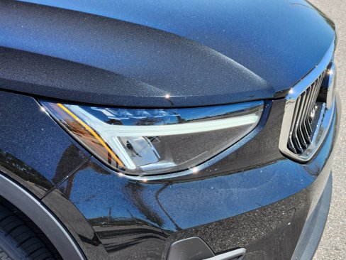 New 2025 Volvo XC40 B5 Core w/ Protection Package image 9