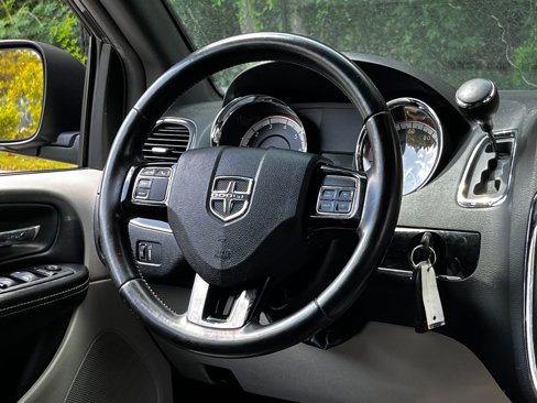 Used 2019 Dodge Grand Caravan SXT image 37