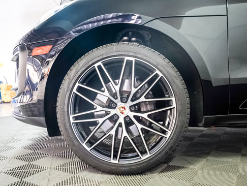 Certified 2023 Porsche Macan Turbo image 14