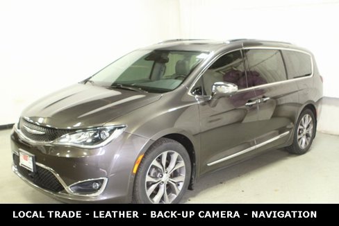 Used 2017 Chrysler Pacifica Limited image 2