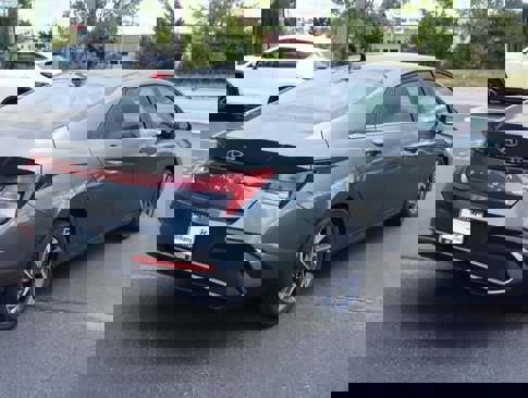 New 2025 Hyundai Elantra Limited image 3