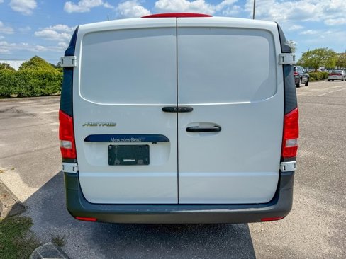 Used 2022 Mercedes-Benz Metris image 4