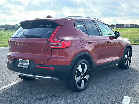 Used 2020 Volvo XC40 T5 Momentum w/ Protection Package Premier image 8