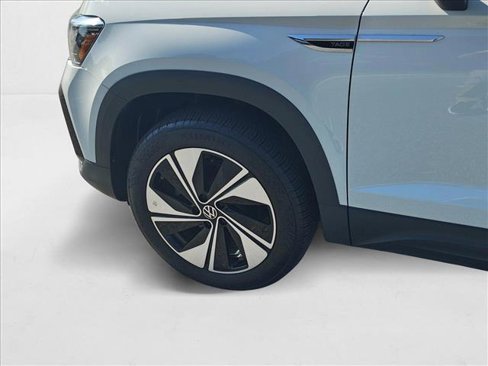 Certified 2024 Volkswagen Taos SE image 26