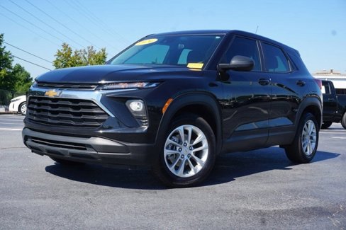 Used 2024 Chevrolet TrailBlazer LS image 2