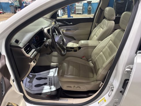 Used 2019 GMC Acadia Denali image 18