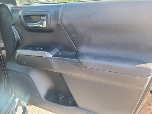Used 2018 Toyota Tacoma TRD Sport image 34