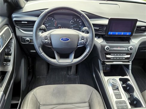 Used 2020 Ford Explorer XLT image 12