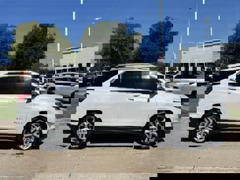 Used 2019 Chevrolet Equinox Premier image 3
