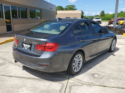 Used 2016 BMW 320i Sedan w/ Premium Package image 4