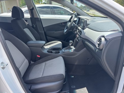 Used 2021 Hyundai Kona SE image 12