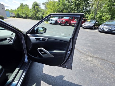 Used 2013 Hyundai Veloster w/ Style Pkg image 33