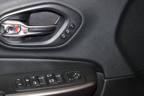 Used 2019 Jeep Cherokee Limited image 20