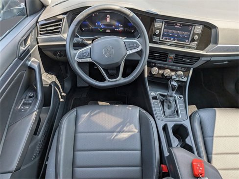 Used 2024 Volkswagen Jetta SE image 13