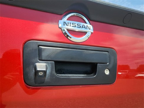 Used 2015 Nissan Titan SV image 12