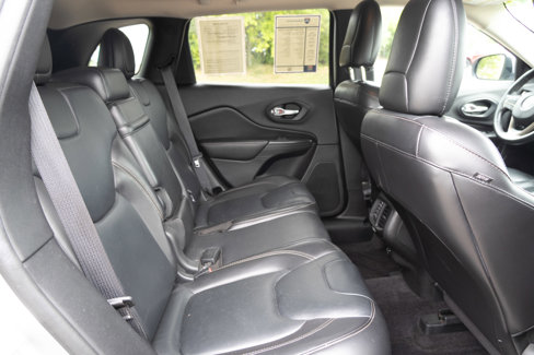Used 2016 Jeep Cherokee Limited image 21