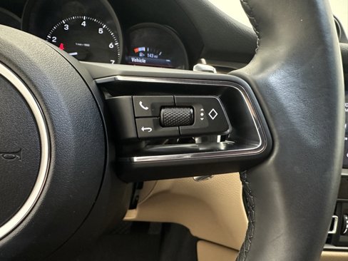 Used 2022 Porsche Macan image 26