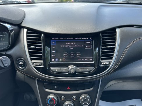 Used 2022 Chevrolet Trax LT w/ Sport Edition image 45
