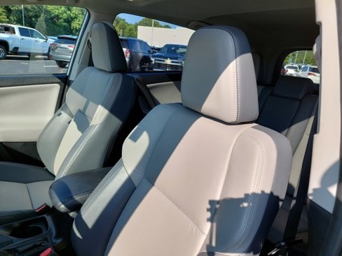 Used 2014 Toyota RAV4 Limited image 17