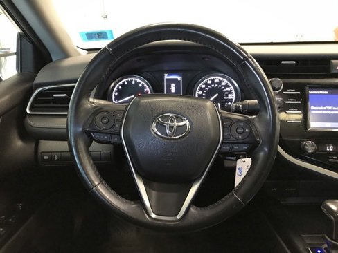 Certified 2020 Toyota Camry SE image 18