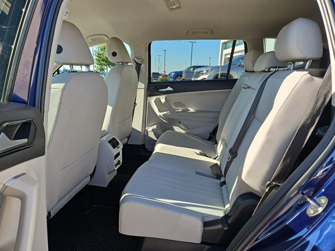 Used 2023 Volkswagen Tiguan SE image 9