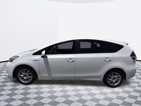 Used 2017 Toyota Prius V Two image 3