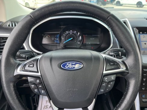 Used 2019 Ford Edge Titanium image 26