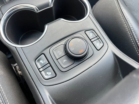 Used 2023 GMC Terrain SLT image 12