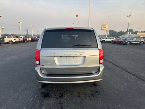 Used 2019 Dodge Grand Caravan SE image 4