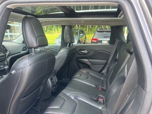 Used 2020 Jeep Cherokee Limited image 21