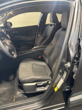 Used 2022 Toyota C-HR XLE image 32