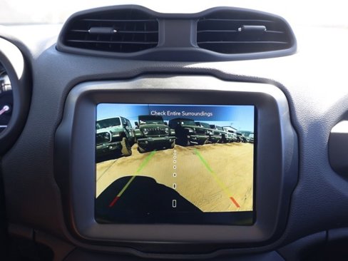 New 2023 Jeep Renegade Latitude w/ Sun & Fun Group image 30