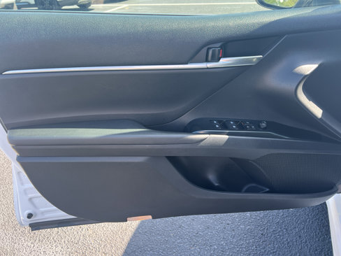 Used 2018 Toyota Camry SE image 8