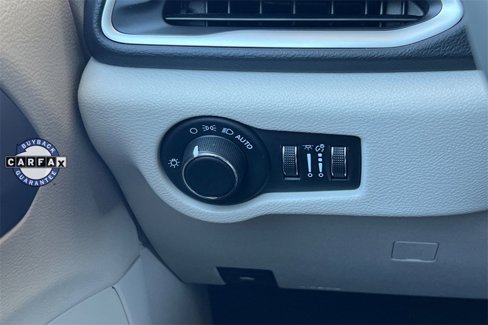 Used 2023 Chrysler Voyager LX image 37