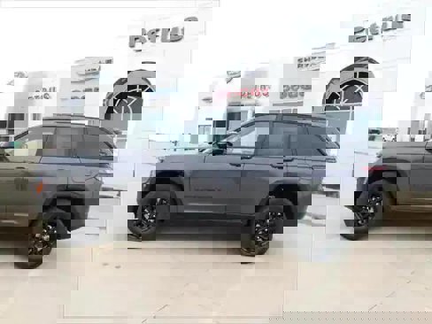 New 2025 Jeep Grand Cherokee Altitude image 2