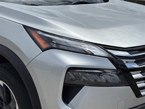 Used 2024 Nissan Rogue SV image 6