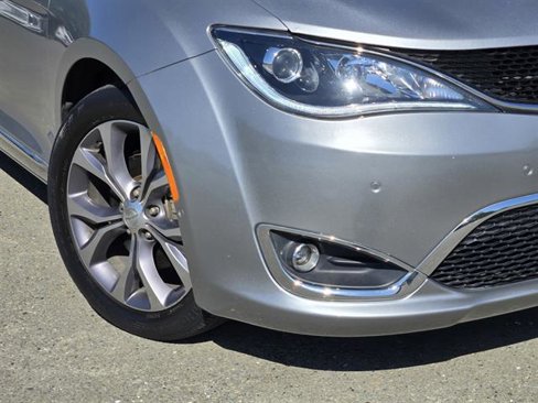 Used 2018 Chrysler Pacifica Limited w/ Advanced Safetytec Group image 9