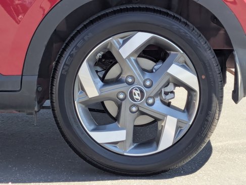 Used 2024 Hyundai Venue Limited image 9