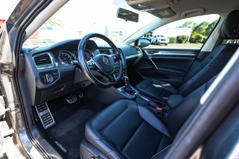 Used 2017 Volkswagen Golf Alltrack image 10