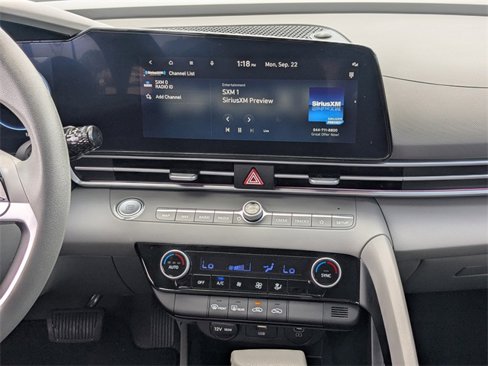 Used 2024 Hyundai Elantra SEL image 16