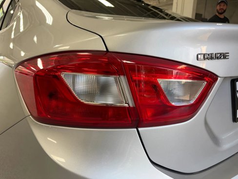 Used 2017 Chevrolet Cruze LT image 8
