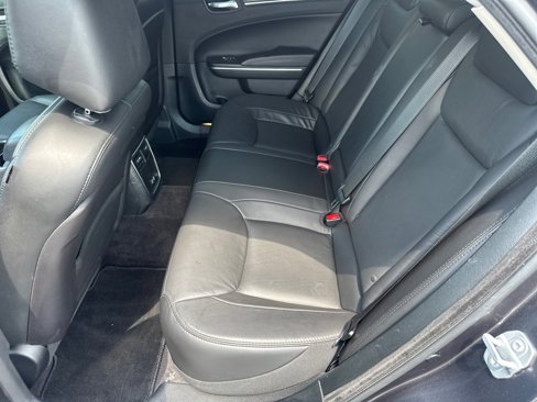 Used 2018 Chrysler 300 Touring L image 19