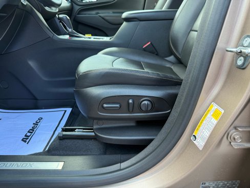 Used 2018 Chevrolet Equinox Premier image 17