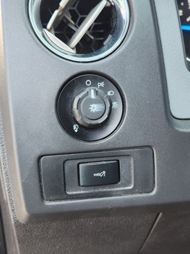 Used 2013 Ford F150 XLT w/ Mid Equipment Group image 16