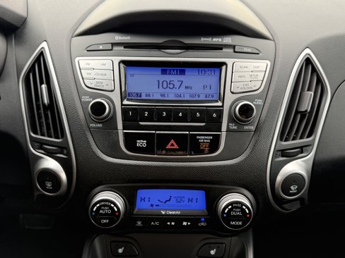 Used 2012 Hyundai Tucson Limited image 19