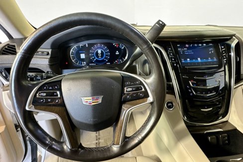 Used 2018 Cadillac Escalade ESV Premium Luxury image 11