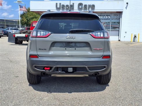 Used 2019 Jeep Cherokee Trailhawk w/ Cold Weather Group image 10