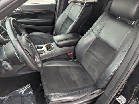 Used 2017 Jeep Grand Cherokee Altitude image 10