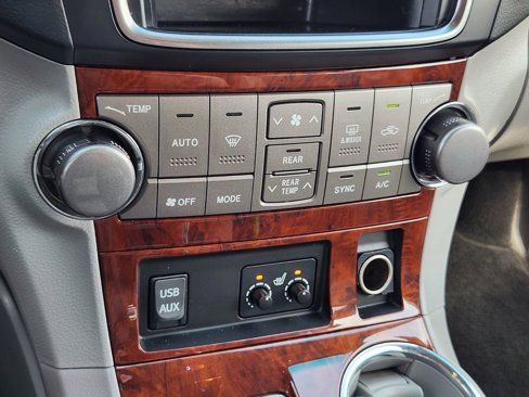 Used 2013 Toyota Highlander Limited image 31